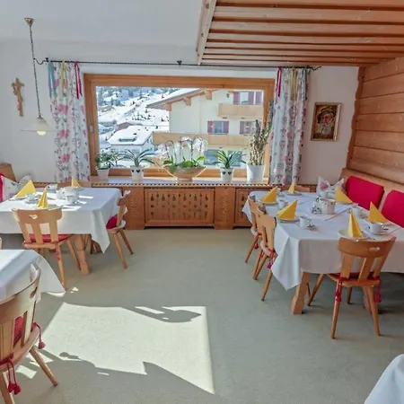 Haus Schrofenstein Oda ve Kahvaltı 3*
