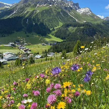 Oda ve Kahvaltı Haus Schrofenstein