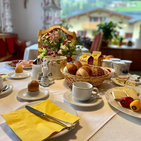 Haus Schrofenstein Oda ve Kahvaltı Lech am Arlberg