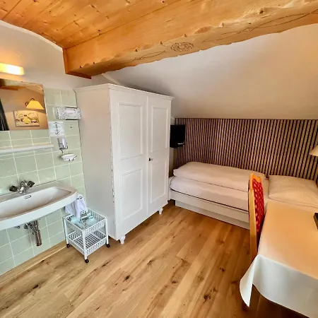 Haus Schrofenstein Oda ve Kahvaltı Lech am Arlberg