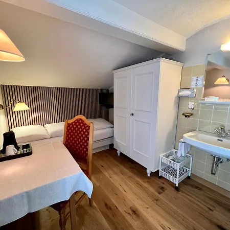 Oda ve Kahvaltı Haus Schrofenstein 3*