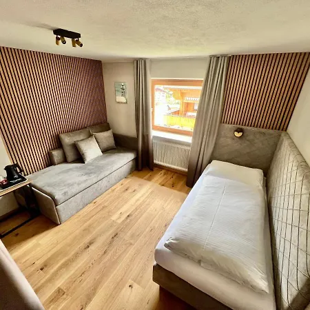 Haus Schrofenstein Oda ve Kahvaltı