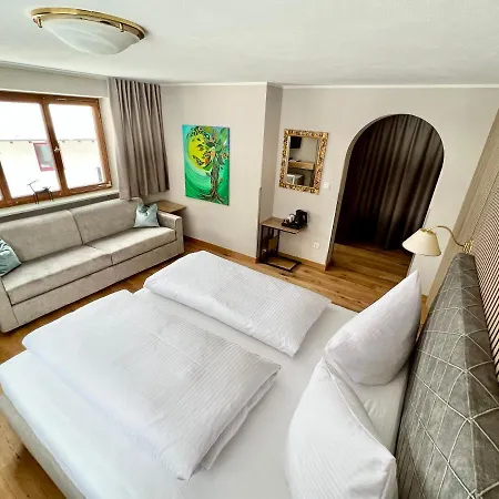 Haus Schrofenstein Oda ve Kahvaltı 3*