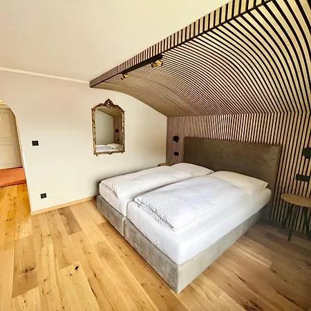 Oda ve Kahvaltı Haus Schrofenstein 3*