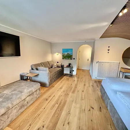 Oda ve Kahvaltı Haus Schrofenstein 3*