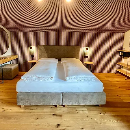 Oda ve Kahvaltı Haus Schrofenstein 3*