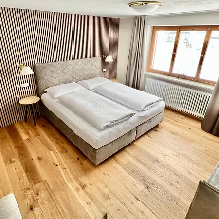 Haus Schrofenstein Oda ve Kahvaltı 3*