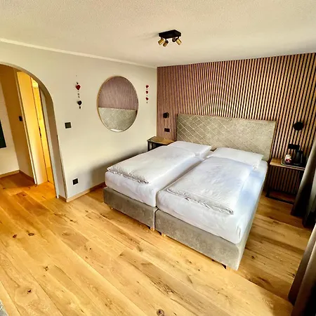 Haus Schrofenstein Oda ve Kahvaltı 3*
