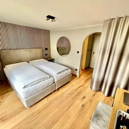 Haus Schrofenstein Oda ve Kahvaltı