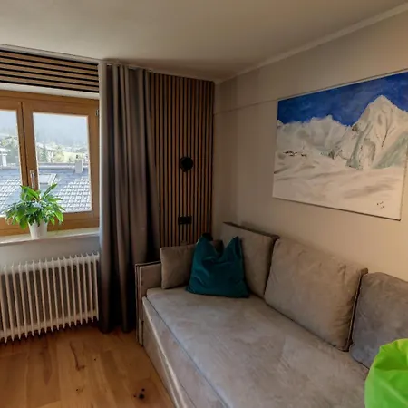 Oda ve Kahvaltı Haus Schrofenstein