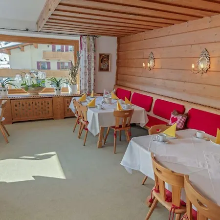 Oda ve Kahvaltı Haus Schrofenstein 3*