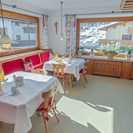 Haus Schrofenstein Oda ve Kahvaltı 3*